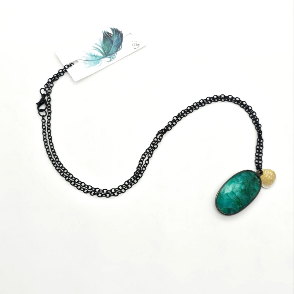 NWT Bluebird Emerald Tunic Necklace with Vintage Gold Tone Shell on Black Chain